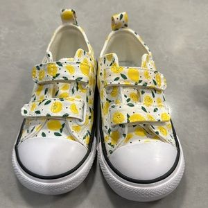 New in box Converse size 8 infant white/yellow lemon print Velcro sneakers